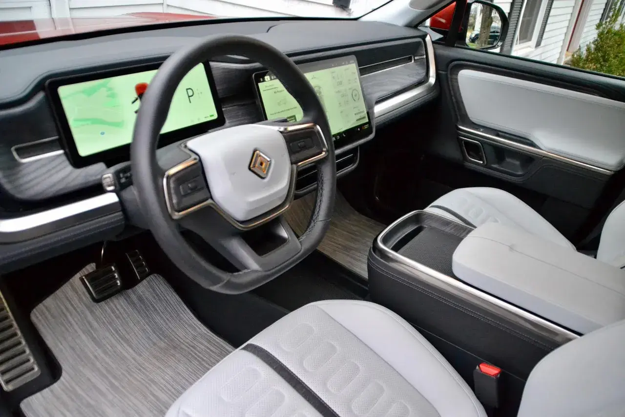 Rivian R1S Adventure 2024