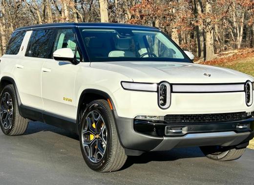 Rivian R1S Adventure 2024